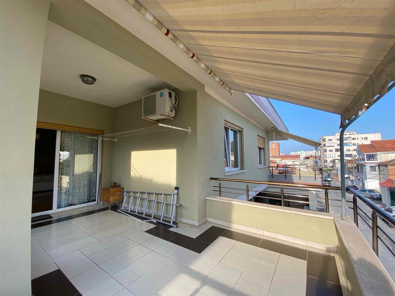 Shtepi me qera/ Apartament/ Shtepi private KATI i 2