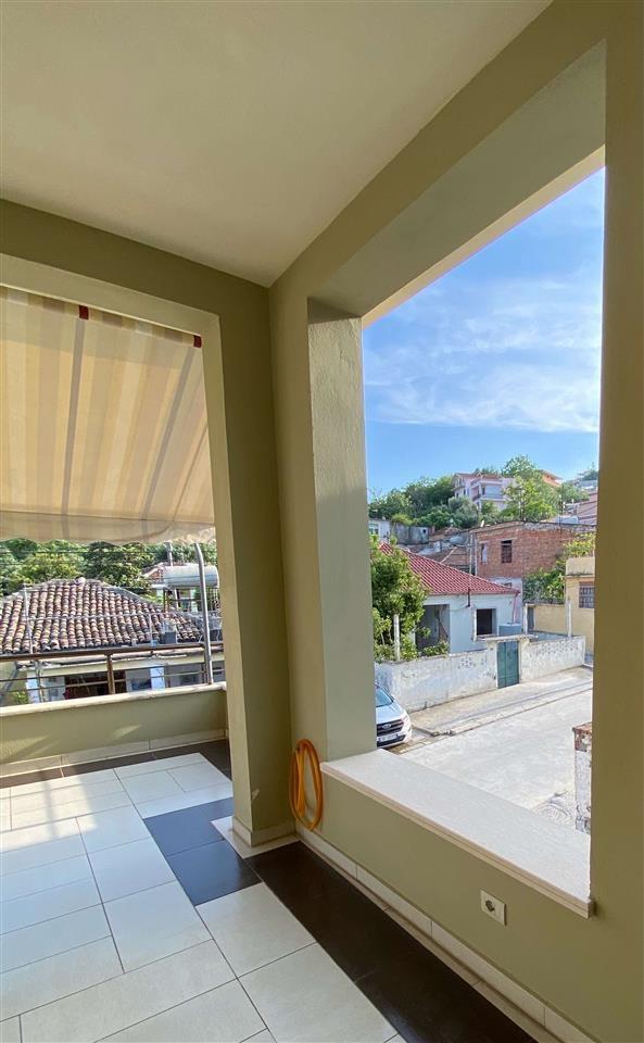 Shtepi me qera/ Apartament/ Shtepi private KATI i 2