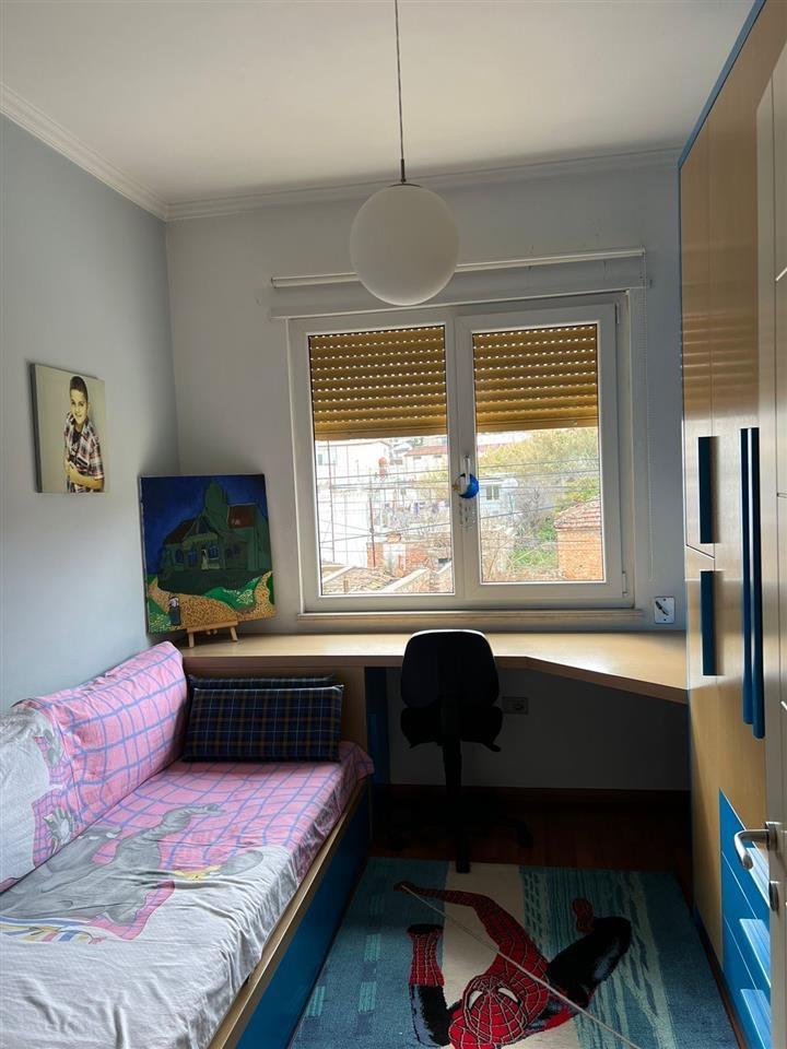 Shtepi me qera/ Apartament/ Shtepi private KATI i 2