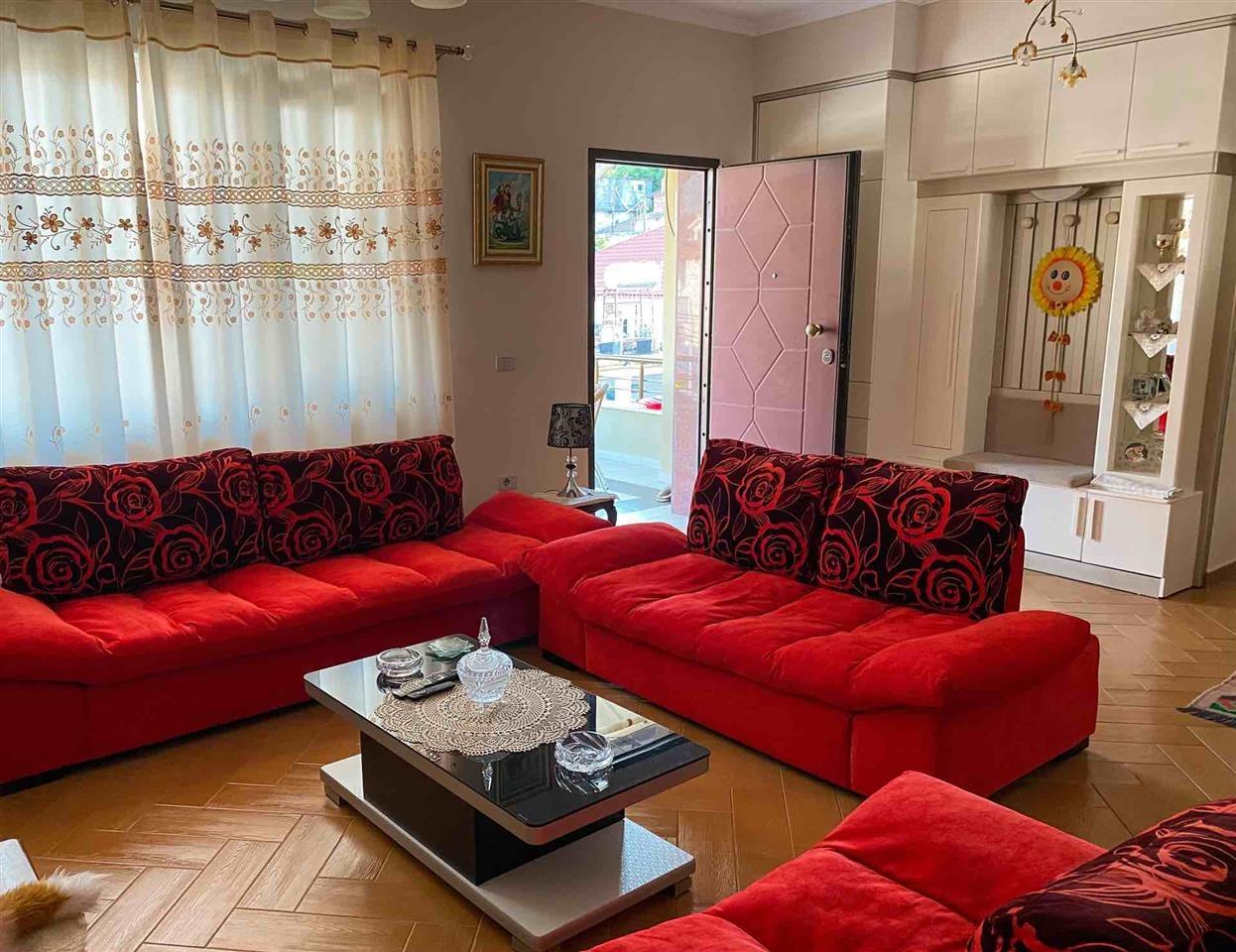 Shtepi me qera/ Apartament/ Shtepi private KATI i 2