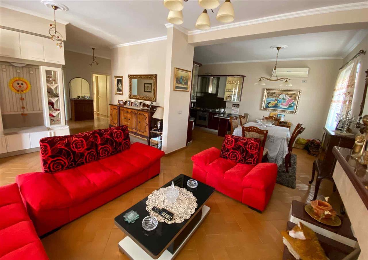 Shtepi me qera/ Apartament/ Shtepi private KATI i 2