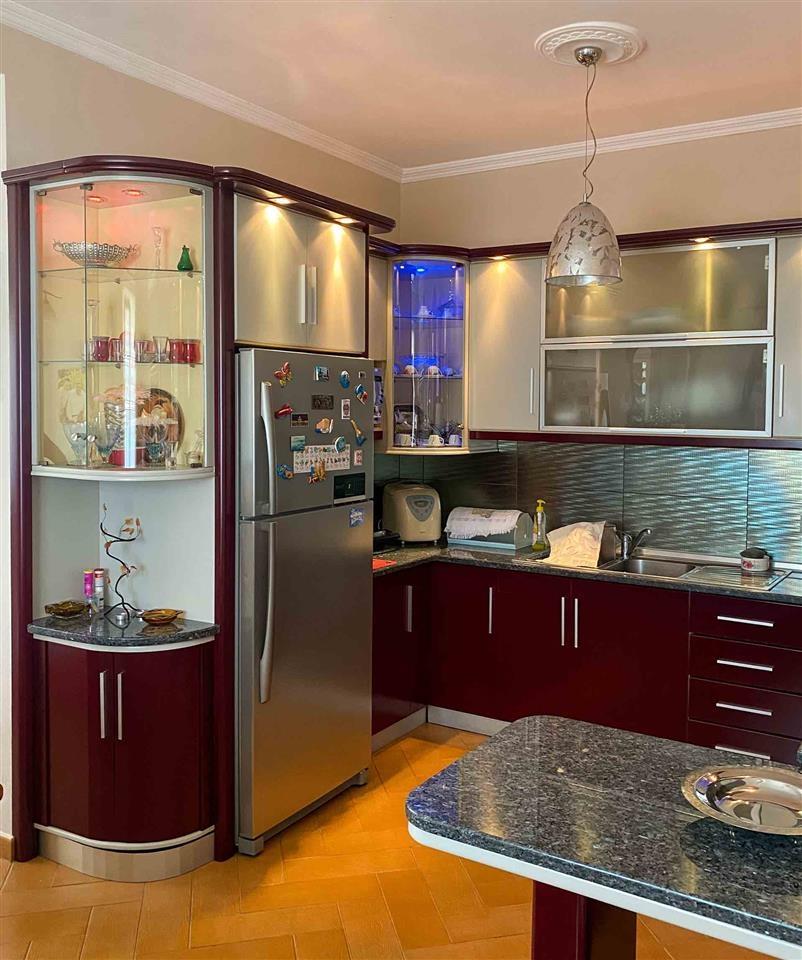 Shtepi me qera/ Apartament/ Shtepi private KATI i 2