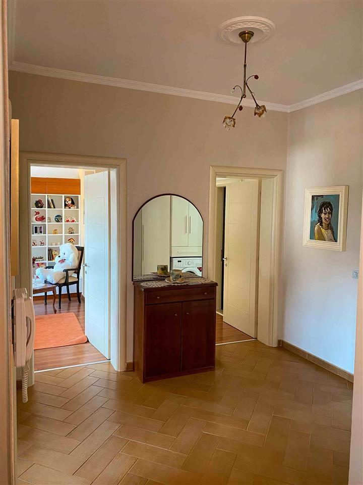 Shtepi me qera/ Apartament/ Shtepi private KATI i 2