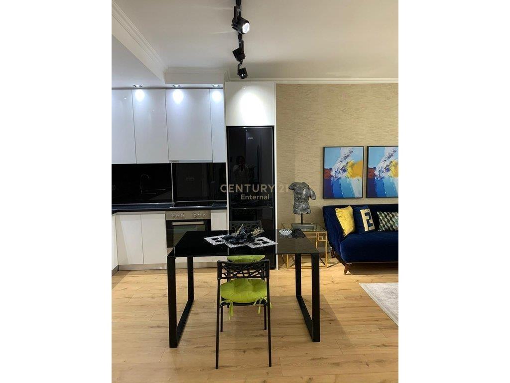 Apartment 2+1 me qira te rruga e Kosovareve 850 €