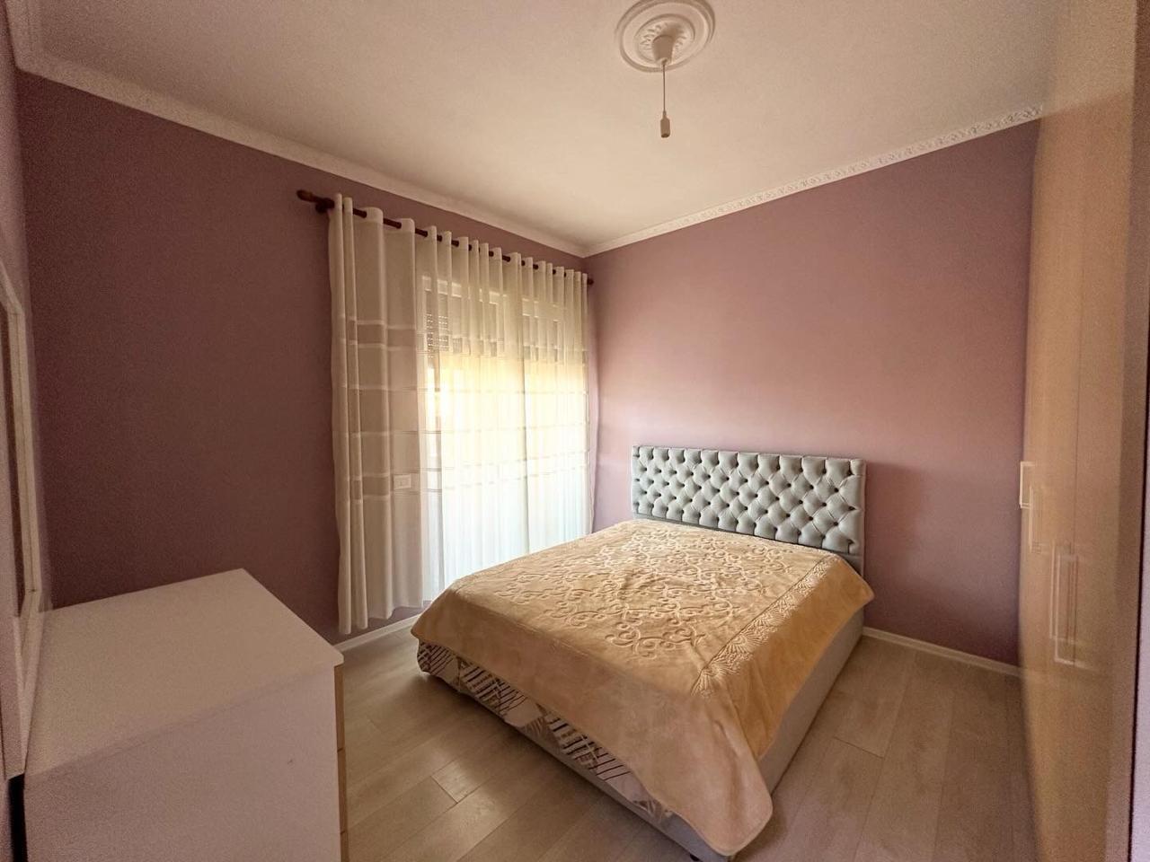 Shitet Apartmenti 2+1+2 104m2 ne Katin e 1 Banimit