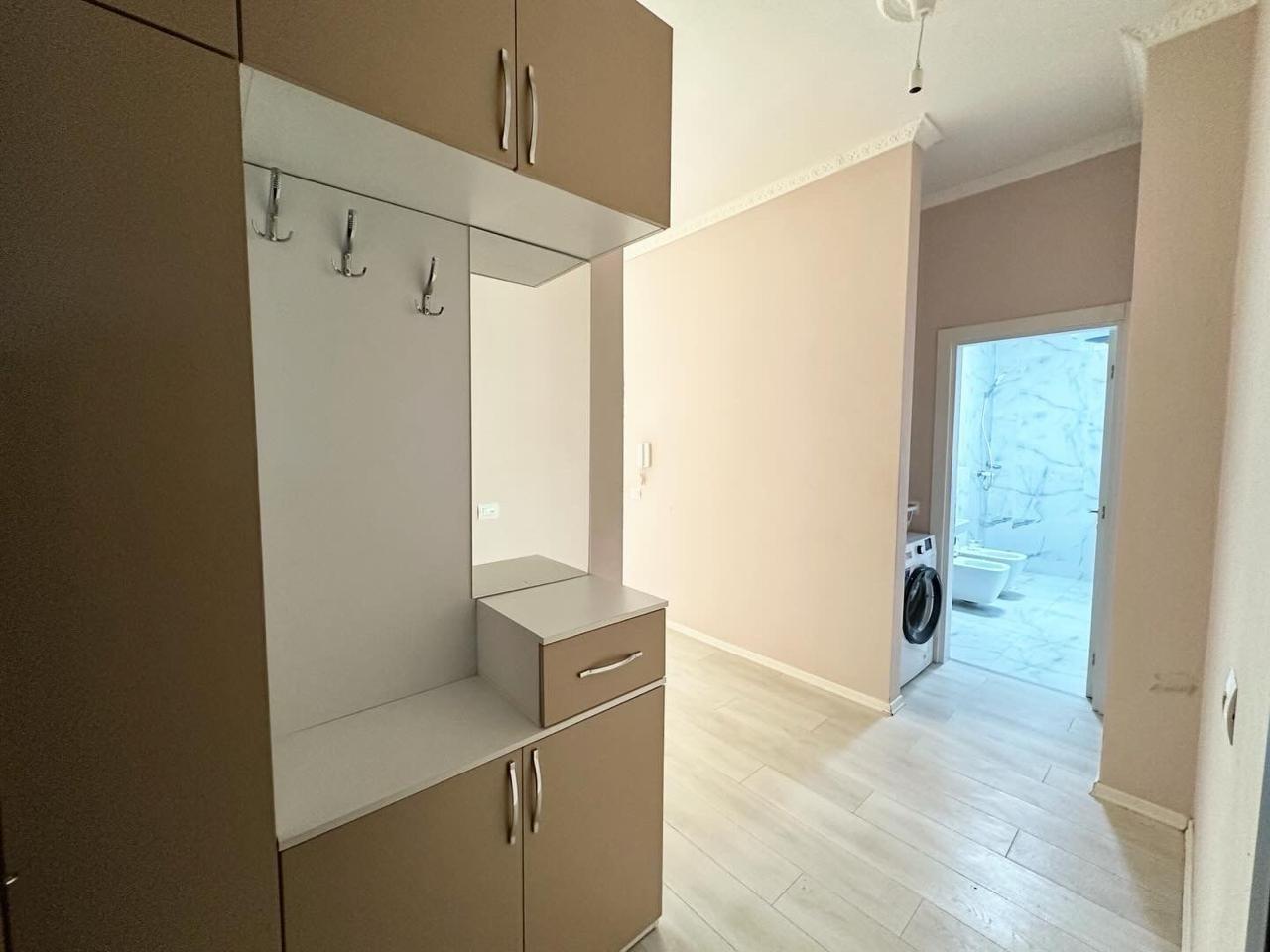 Shitet Apartmenti 2+1+2 104m2 ne Katin e 1 Banimit