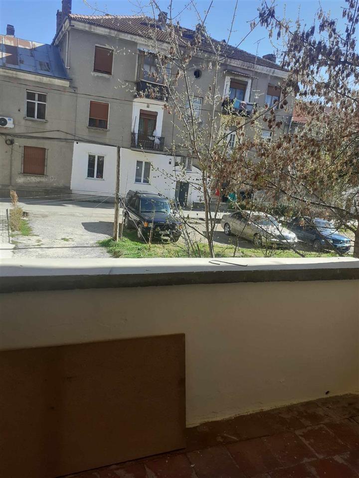 Jepet me qera, afer stadiumit