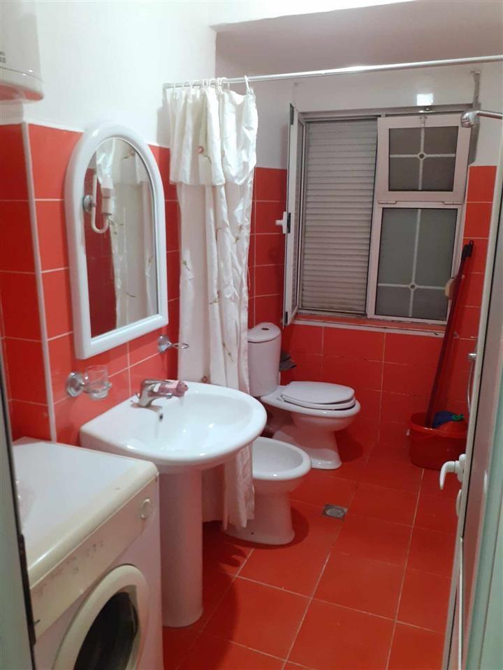 Jepet me qera, afer stadiumit