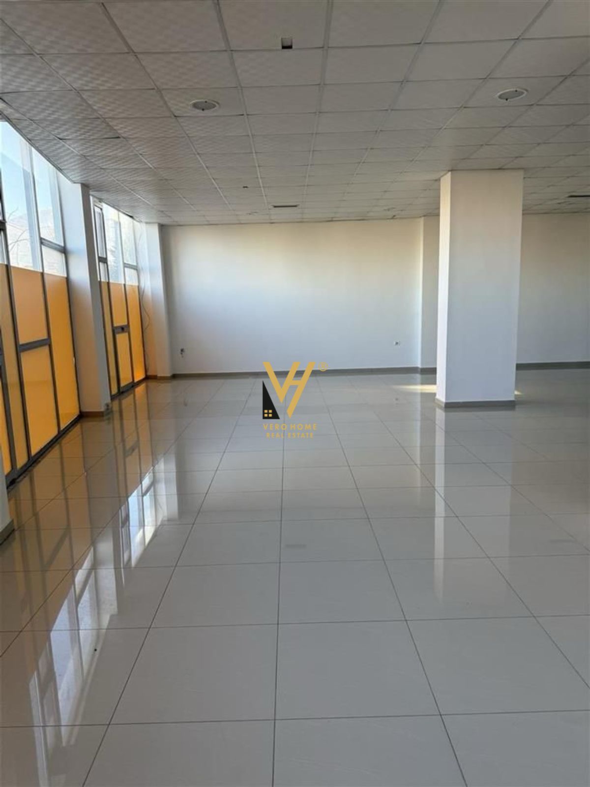 AMBIENT 180M2 NE PASKUQAN 700 EURO