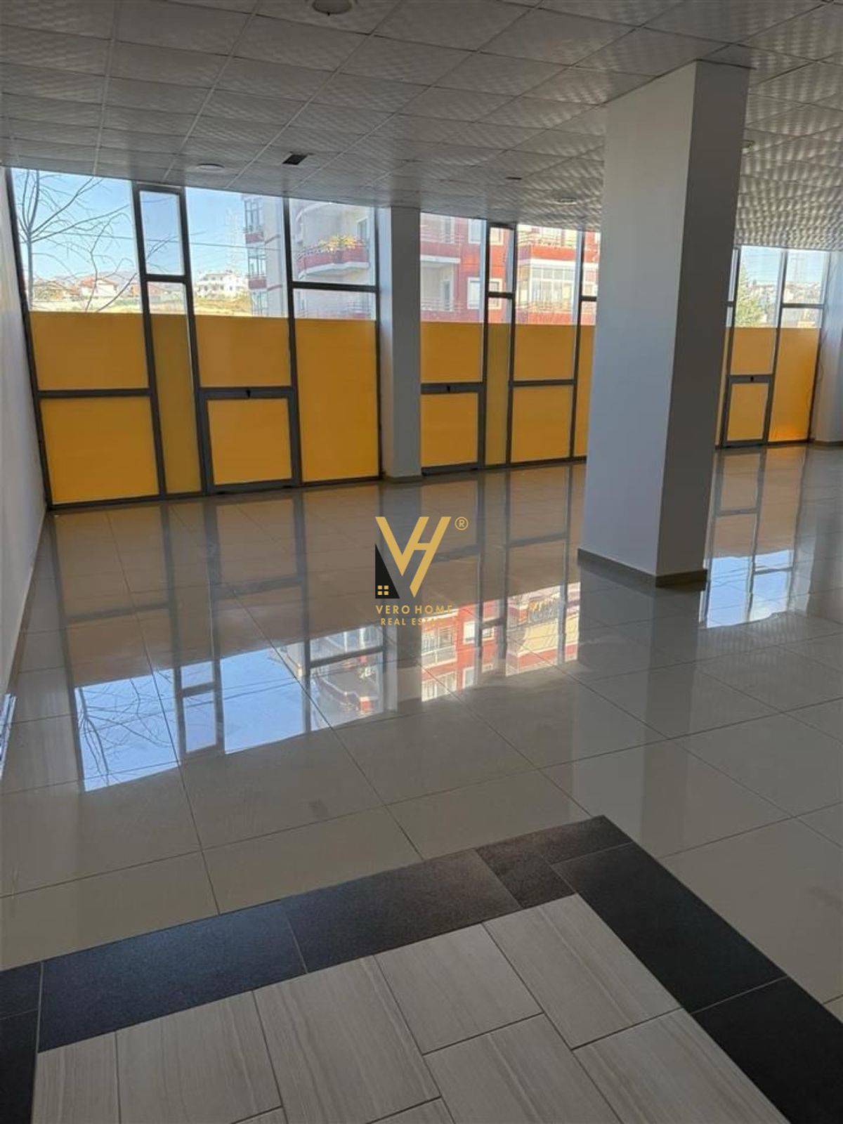 AMBIENT 180M2 NE PASKUQAN 700 EURO