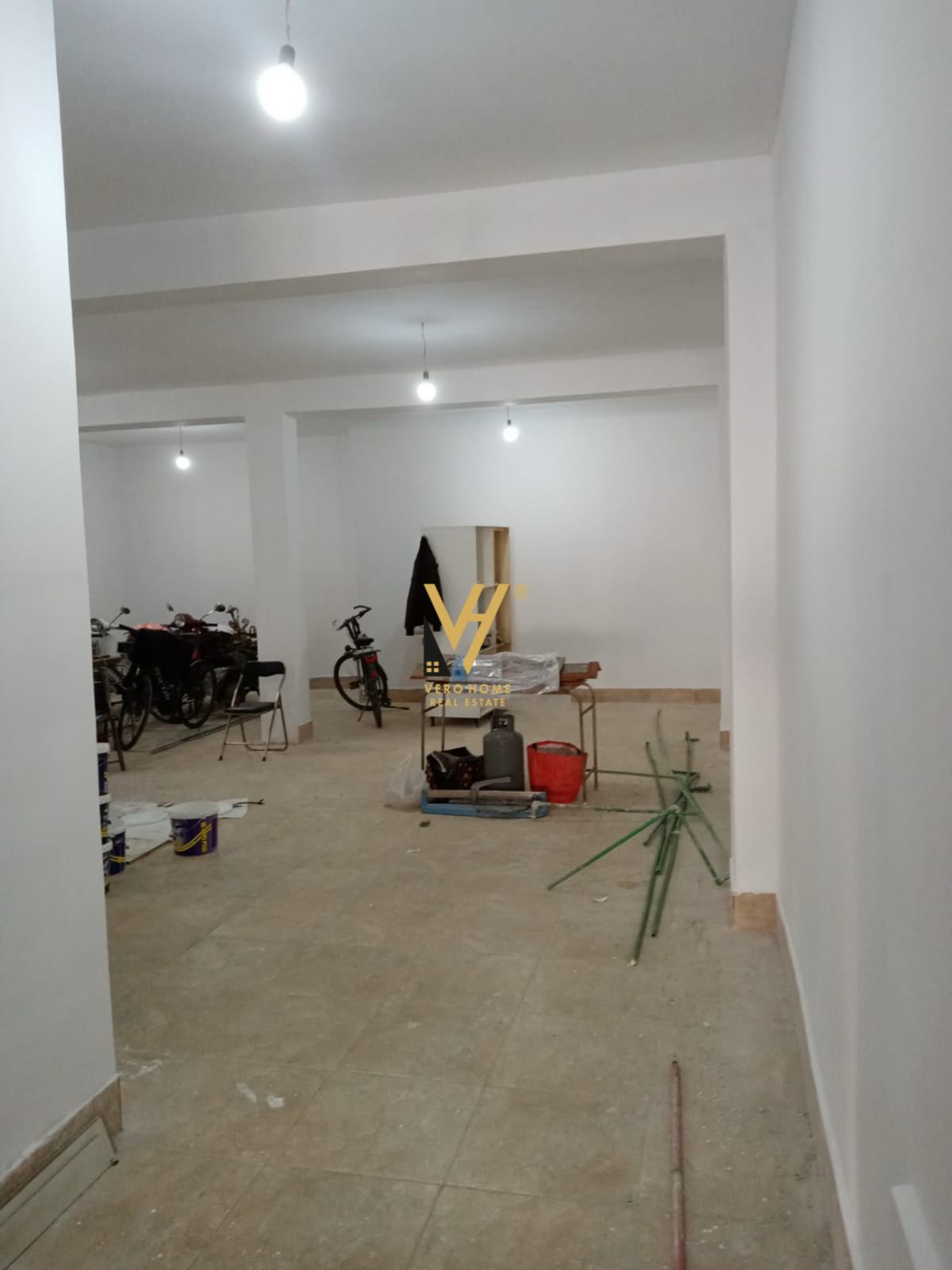 AMBIENT 140M2 TE TREGU ELEKTRIK 1.200 EURO