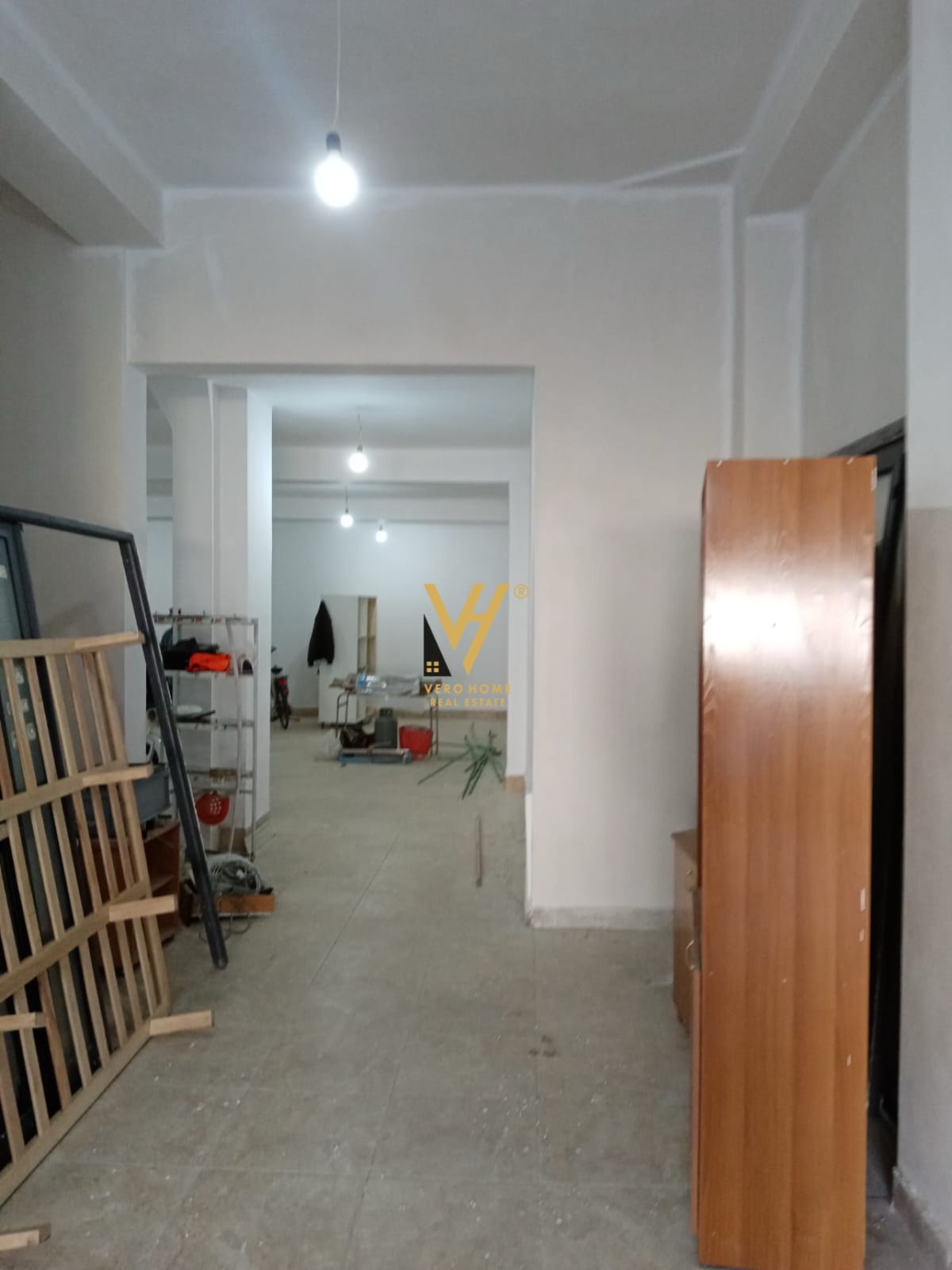 AMBIENT 140M2 TE TREGU ELEKTRIK 1.200 EURO