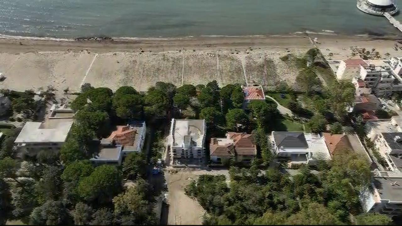 Shitet 400m² Tokë Truall në Bllokun Qeveritar – Pranë Detit