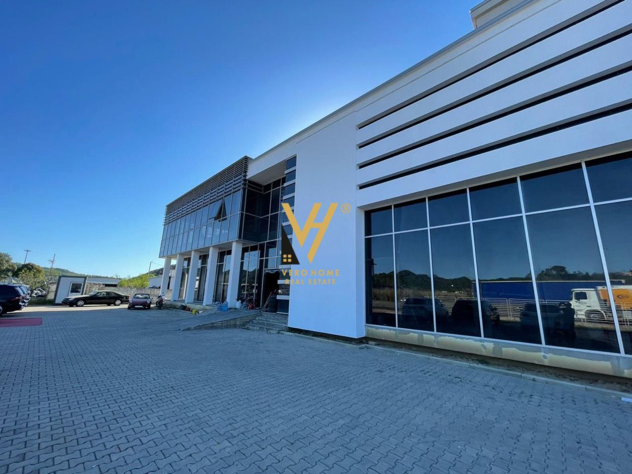 SHOWROOM NE MARIKAJ 3.000.000 EURO