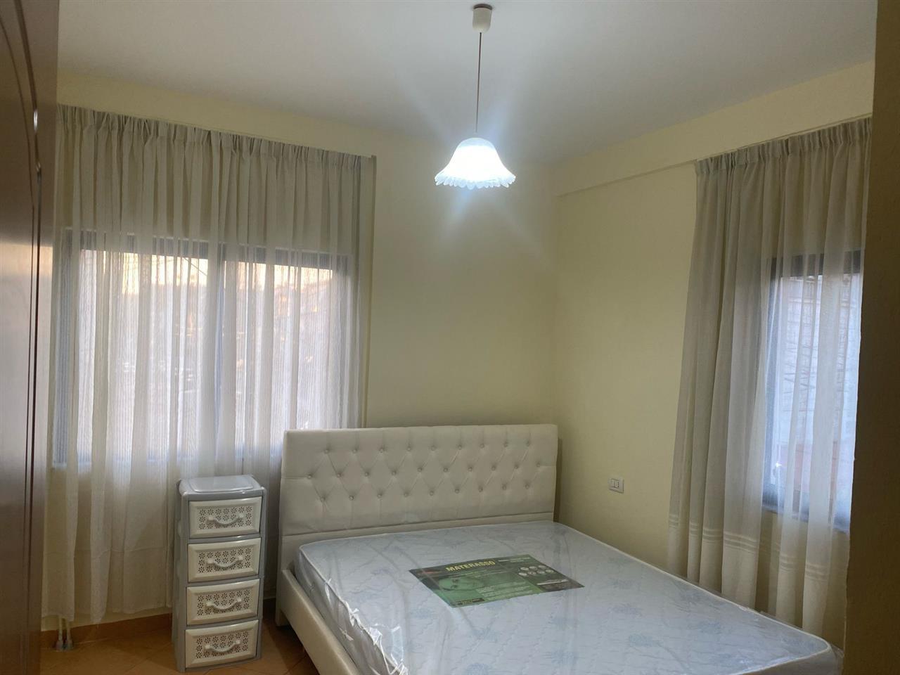 Jepet me qira Apartament 1+1 ne Rrugen Metush Luli Tirane