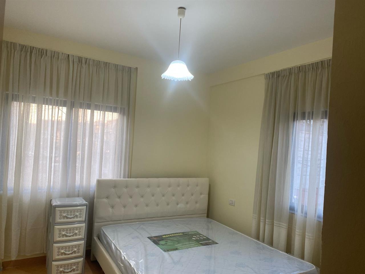 Jepet me qira Apartament 1+1 ne Rrugen Metush Luli Tirane