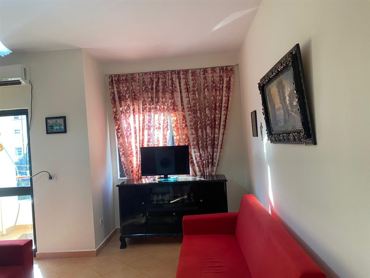 Jepet me qira Apartament 1+1 ne Rrugen Metush Luli Tirane