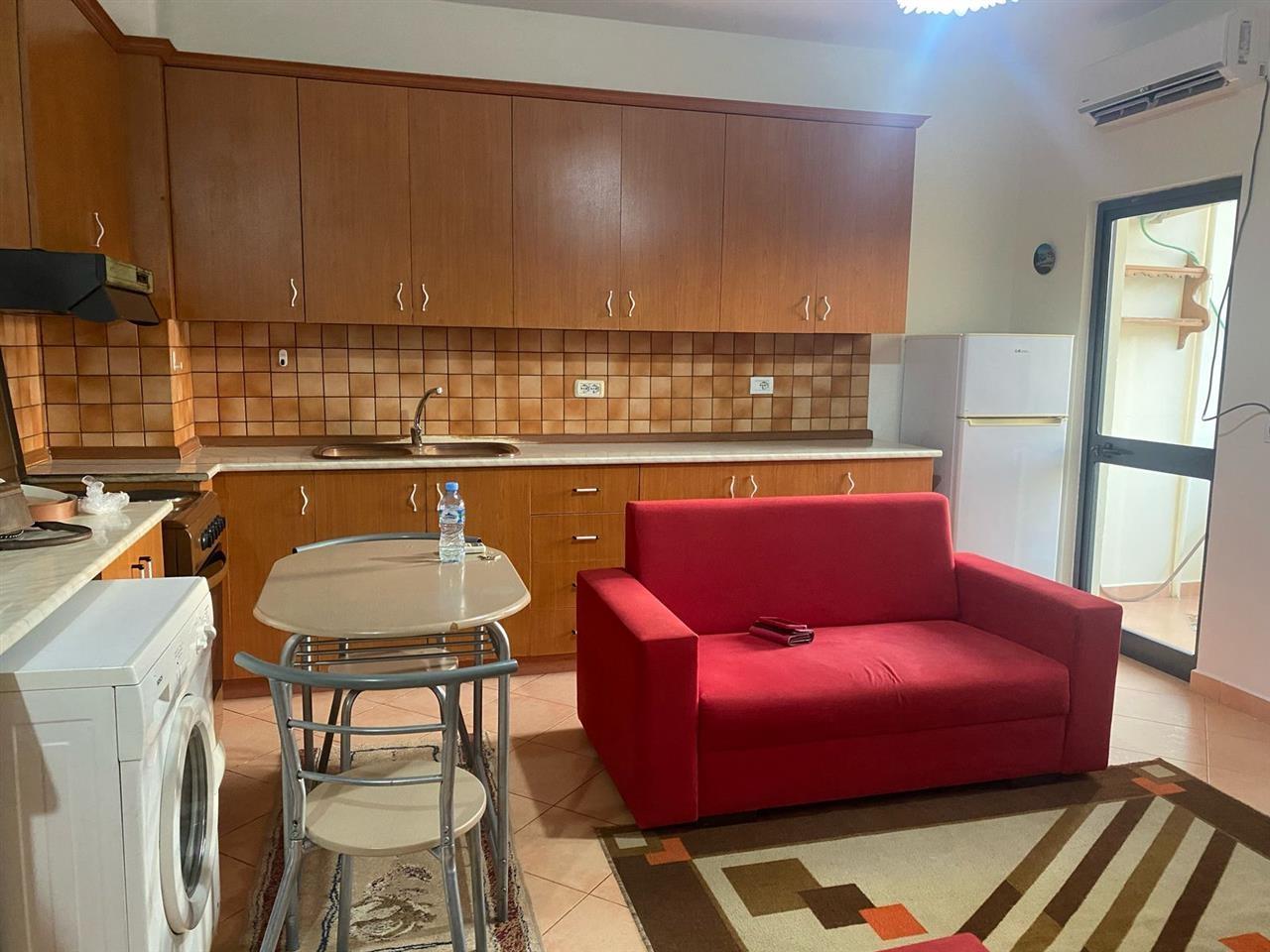 Jepet me qira Apartament 1+1 ne Rrugen Metush Luli Tirane