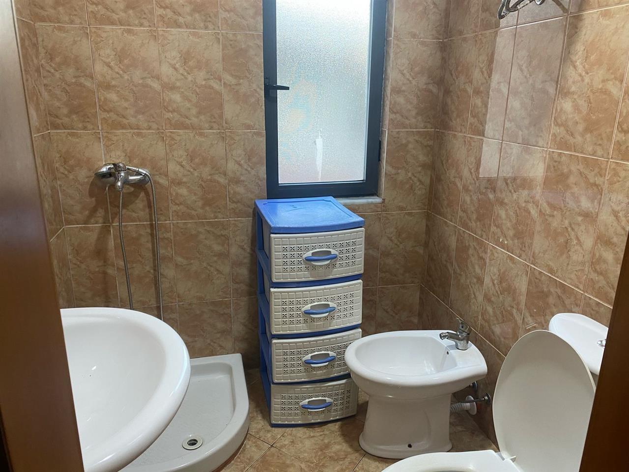 Jepet me qira Apartament 1+1 ne Rrugen Metush Luli Tirane