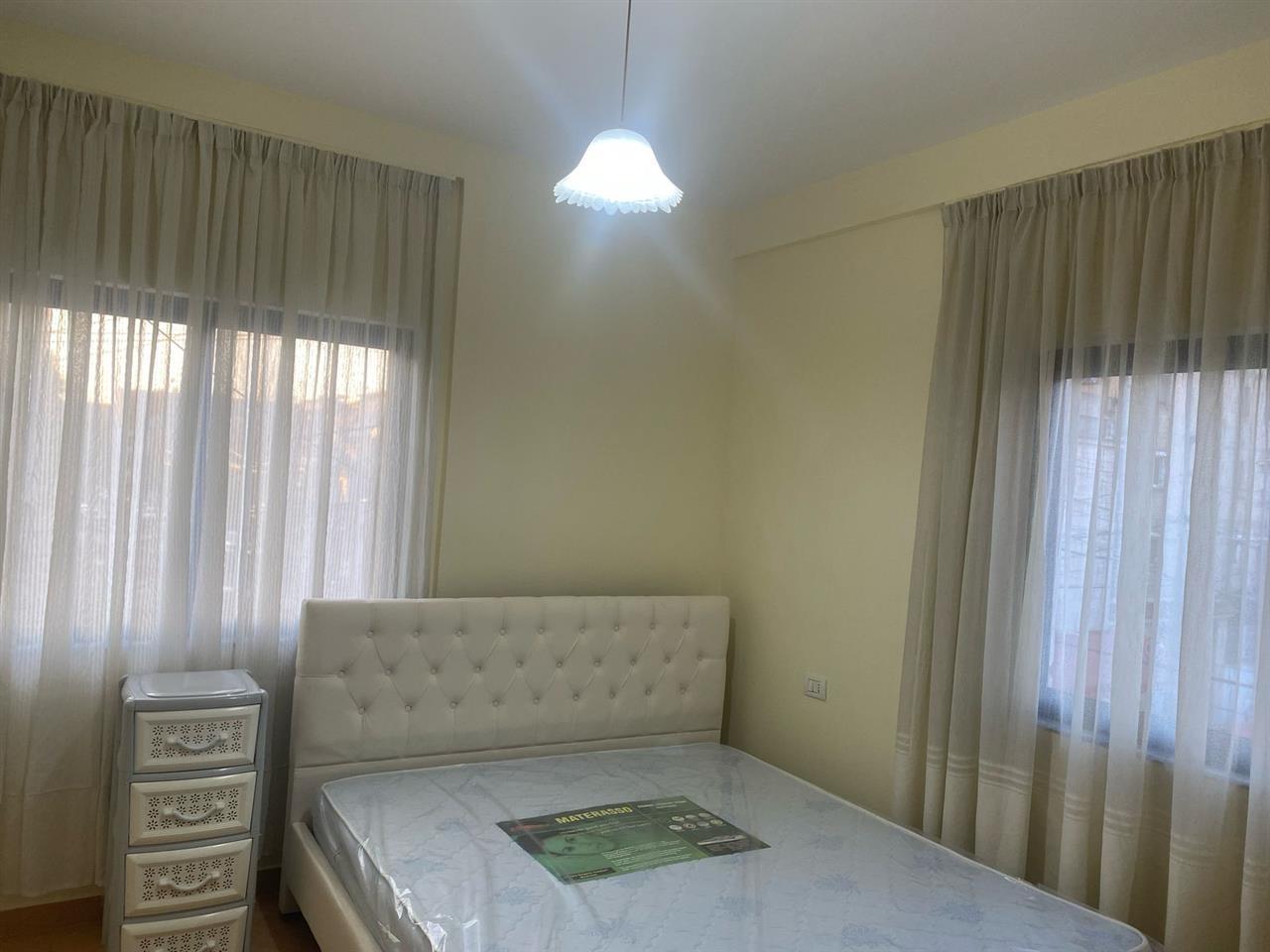 Jepet me qira Apartament 1+1 ne Rrugen Metush Luli Tirane