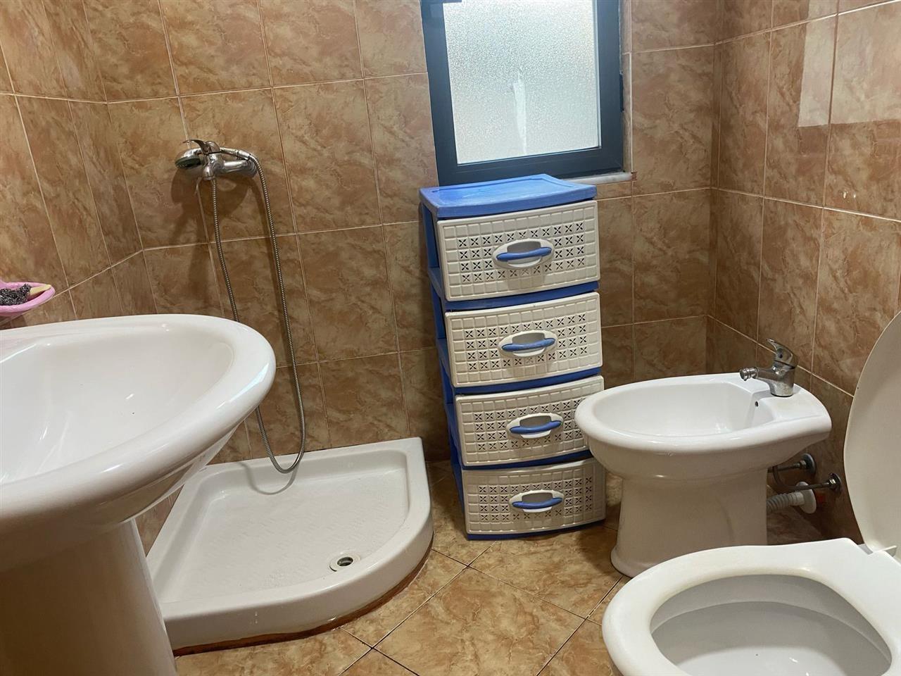 Jepet me qira Apartament 1+1 ne Rrugen Metush Luli Tirane