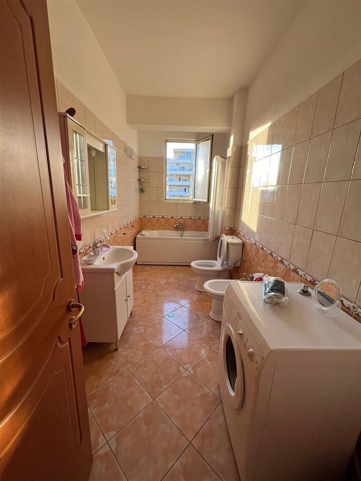 Shitet apartament 2+1+2 Vlore!