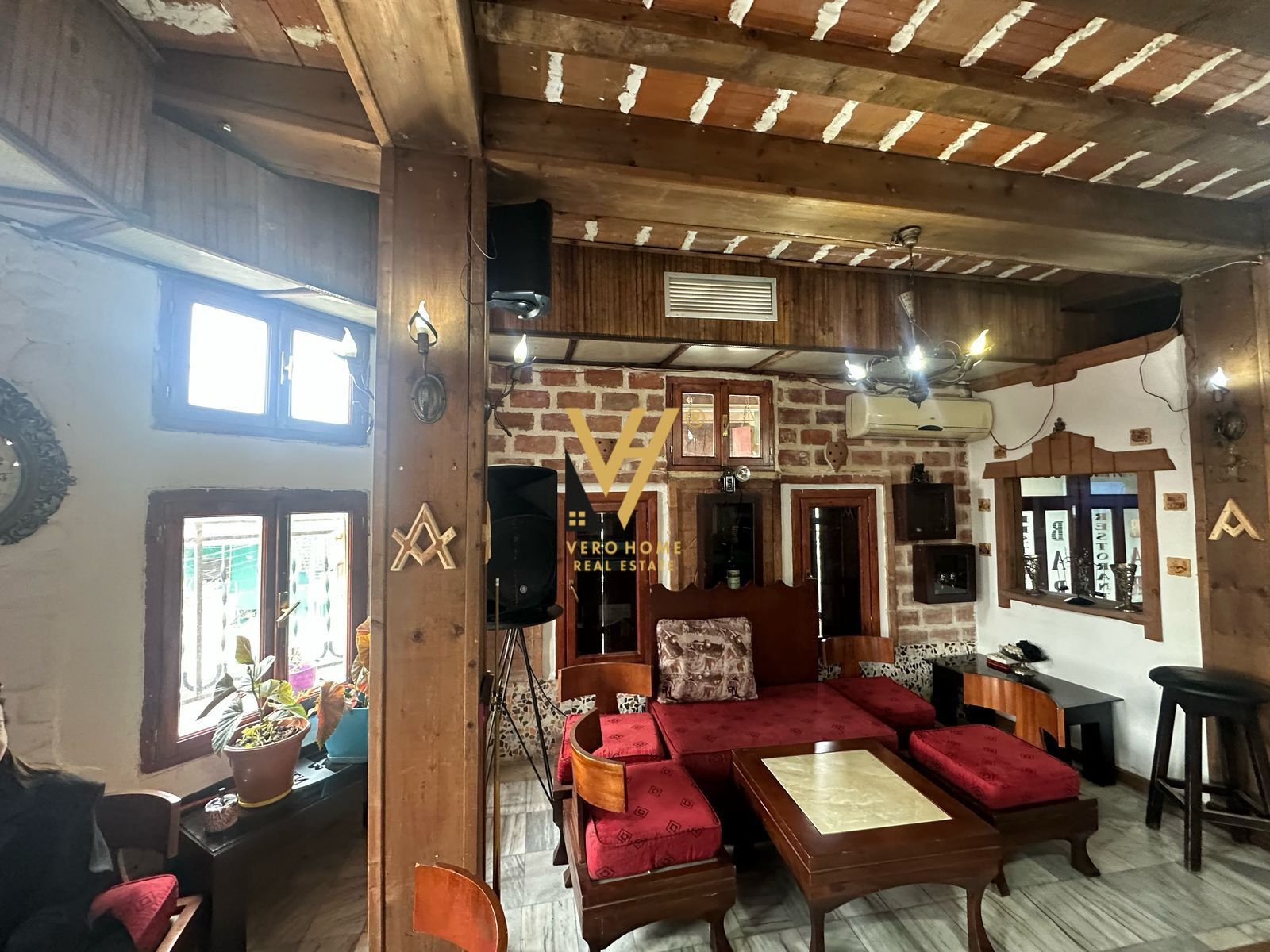 RESTORANT TE RRETHI SHKOZES 3.000 EURO