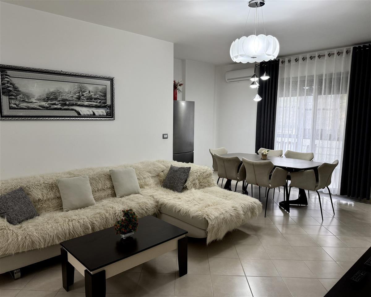 Shitet Apartament 2+1 ne Vlore
