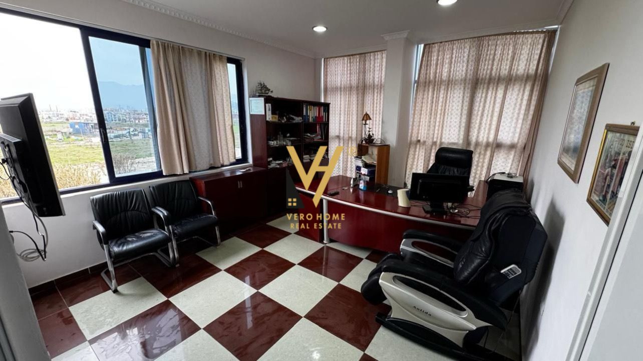 AMBIENT 1.250 M2 ME QERA NE SHARRE 3.200 EURO