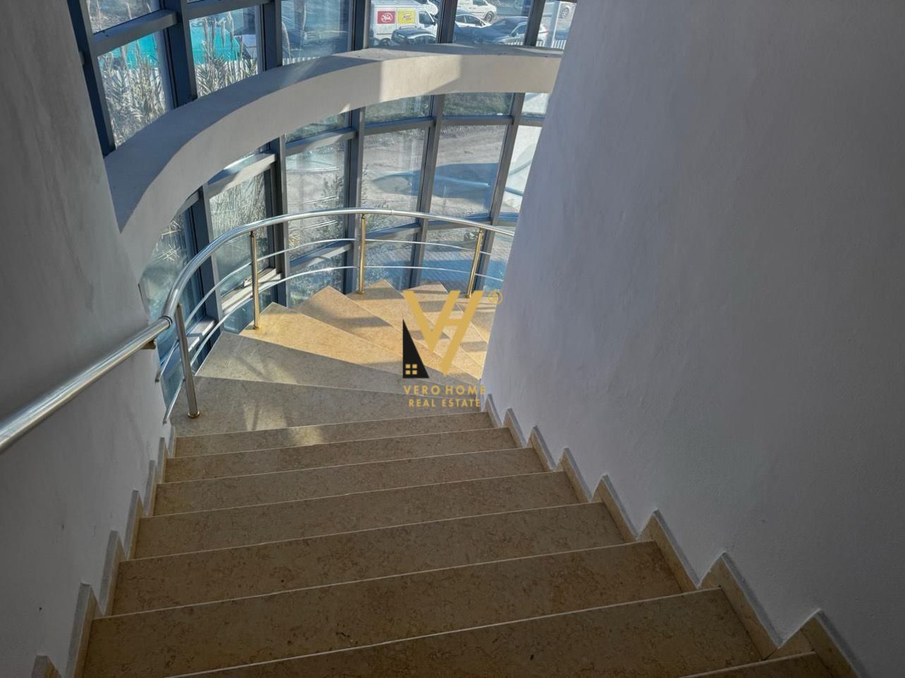 AMBIENT 1.250 M2 ME QERA NE SHARRE 3.200 EURO