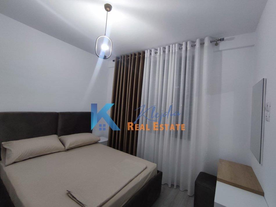 1+1 me qira afer spitalit Amerikan 3