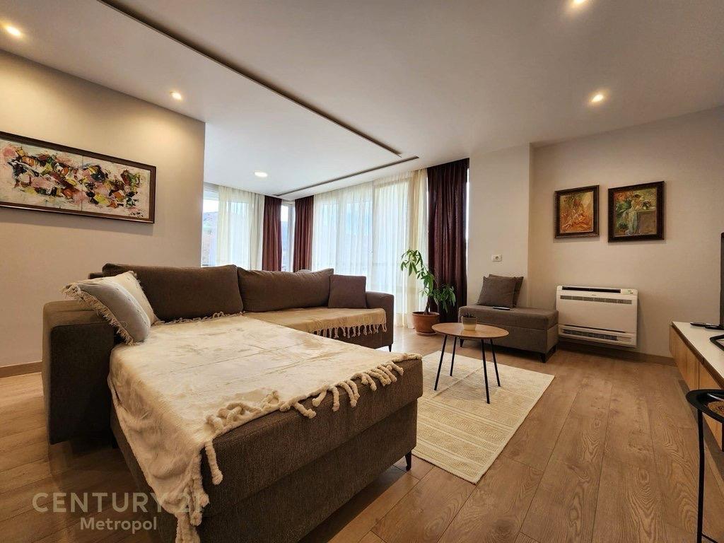 Apartament me qira 3+1+2