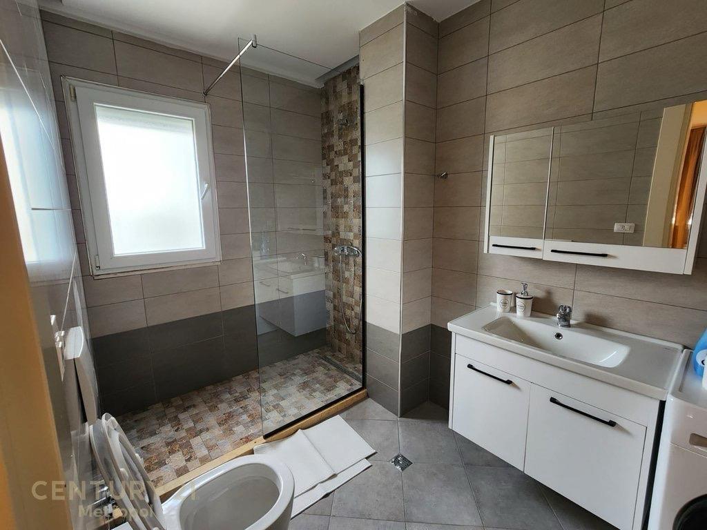 Apartament me qira 3+1+2