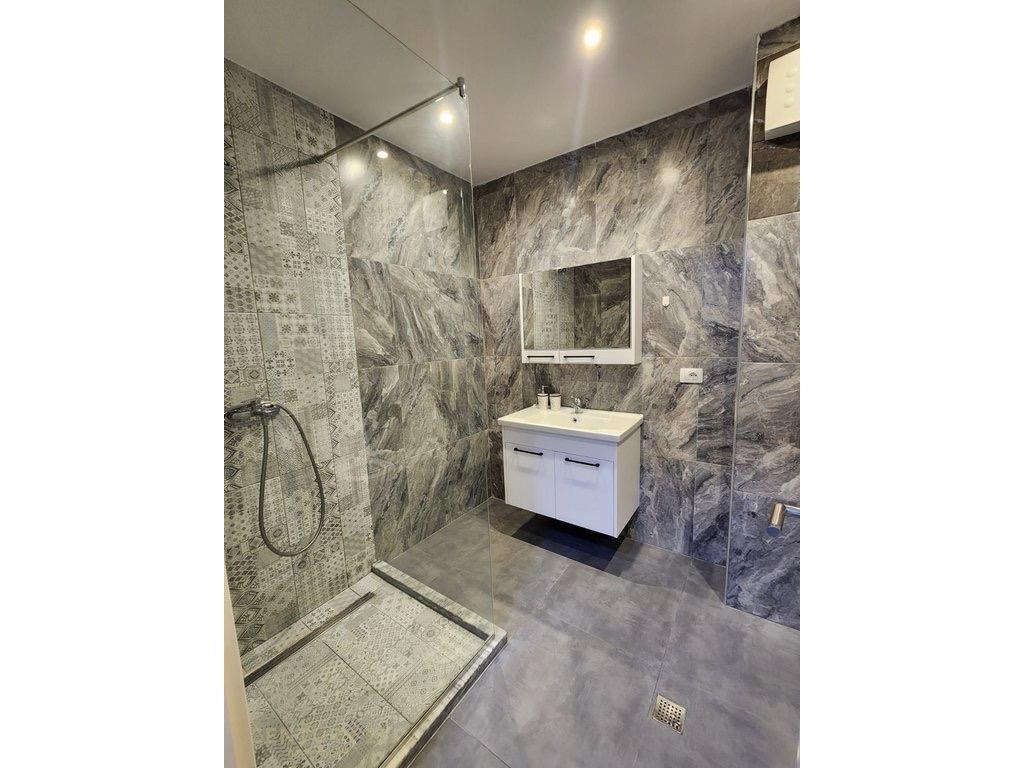 Apartament me qira 3+1+2