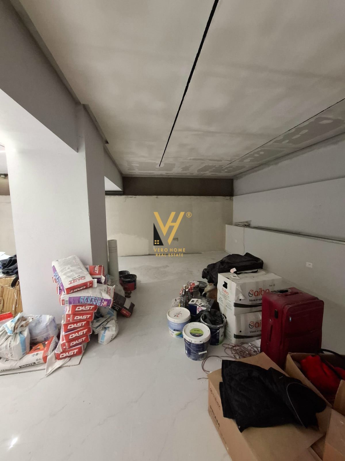 BODRUM 120M2-KOMUNA PARISIT 1.200 EURO