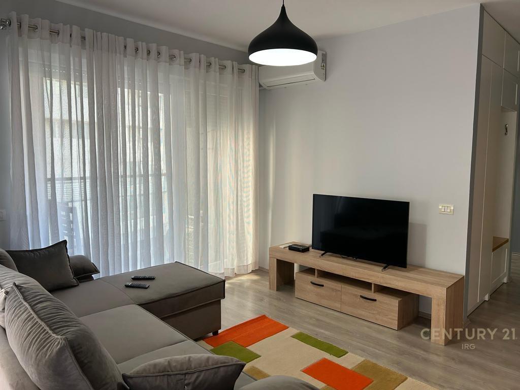 APARTAMENT 2+1 TEK KOMPLEKSI MAGNET, 21 DHJETORI.