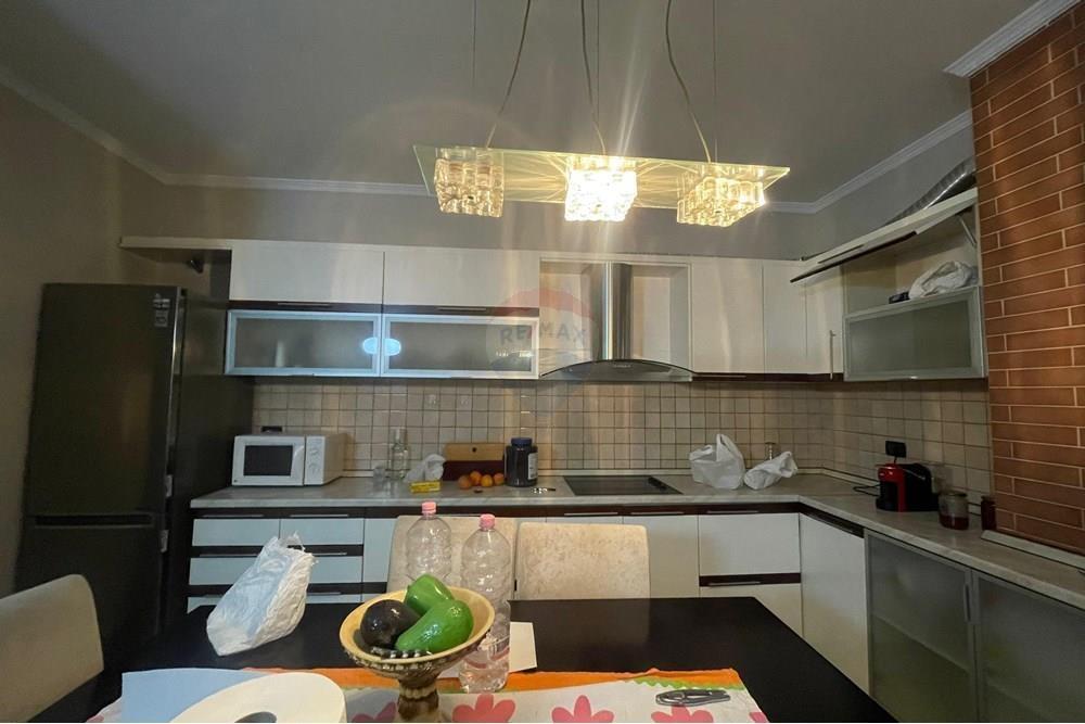 Apartament 2+1+2 me qira te Komuna e Parisit! 650 €