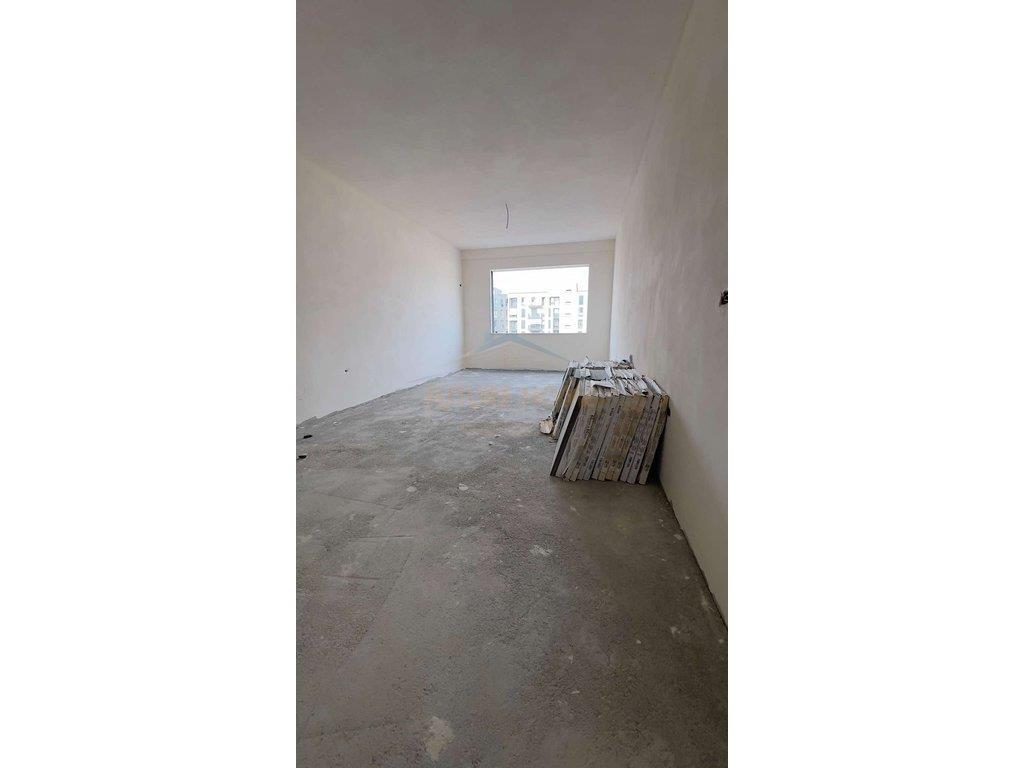 Shitet, Apartament 2+1, Oxhaku, Tiranë.
