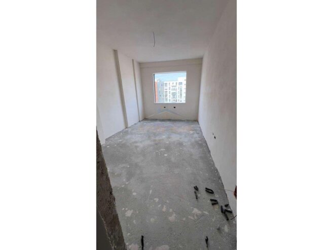 Shitet, Apartament 2+1, Oxhaku, Tiranë.