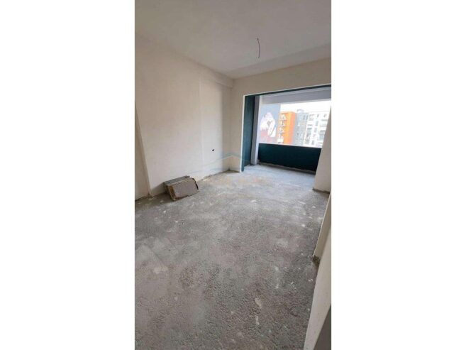Shitet, Apartament 2+1, Oxhaku, Tiranë.