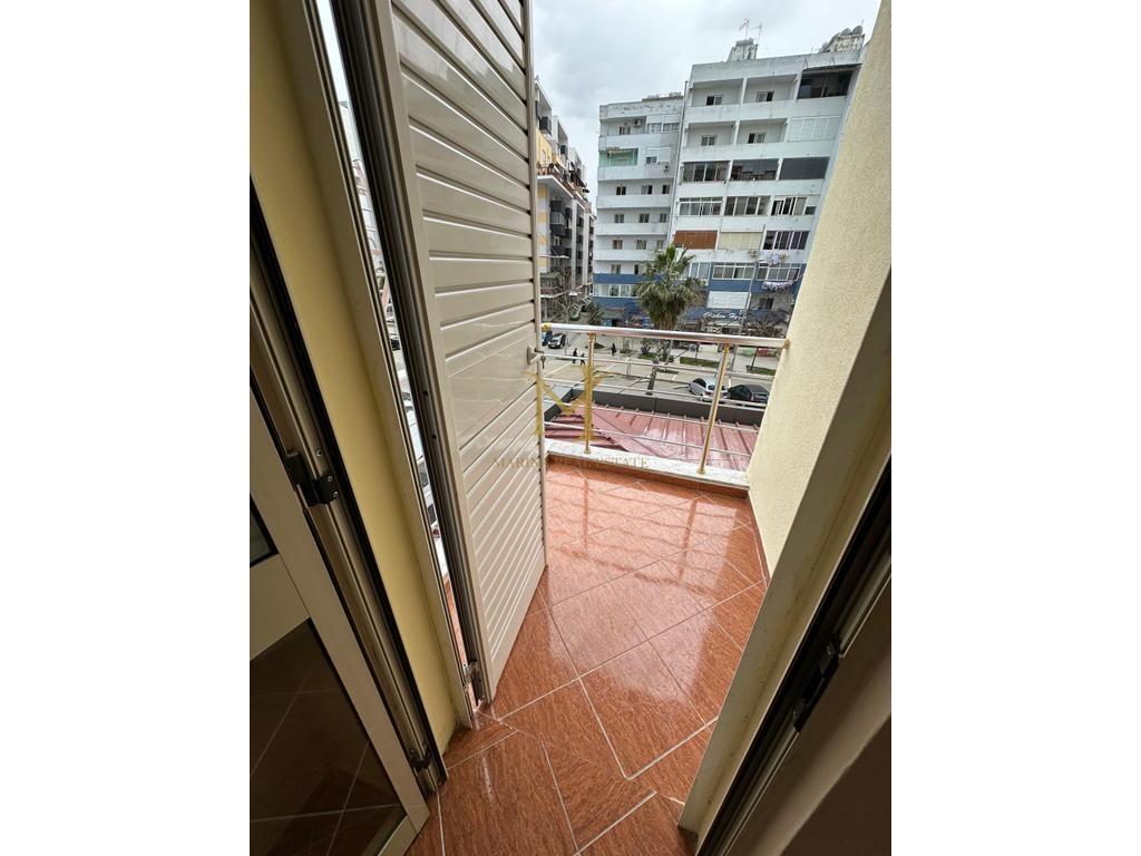 APARTAMENT 2+1 PER QERA PRANE SHKOLLES BAJRAM CURRI , PLAZH