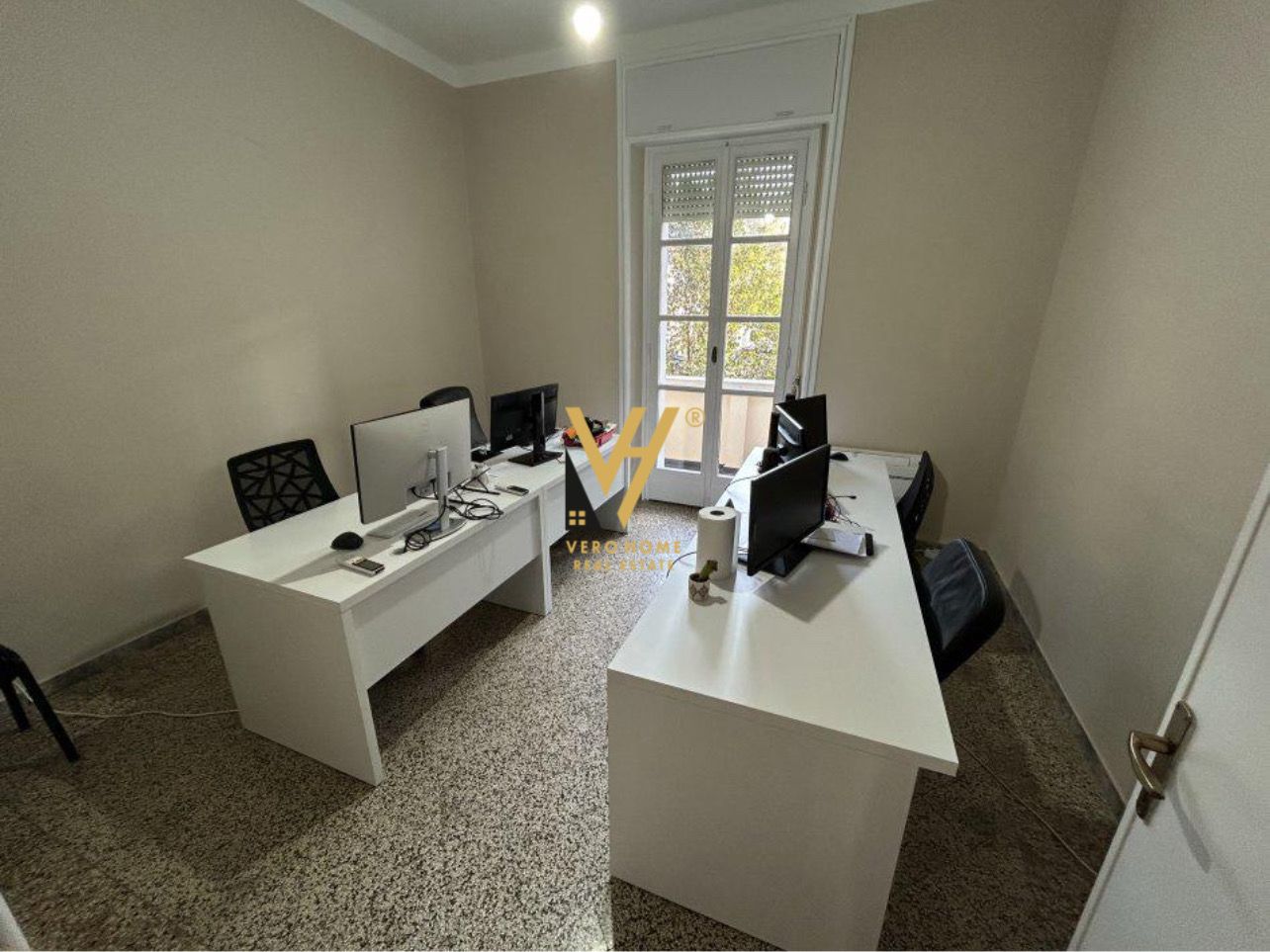 ZYRE 127M2 TE STADIUMI DINAMO 1.000 EURO