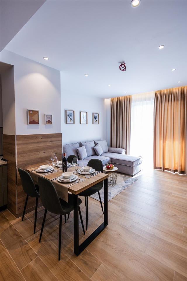 Apartament luksoz me qira, Golem