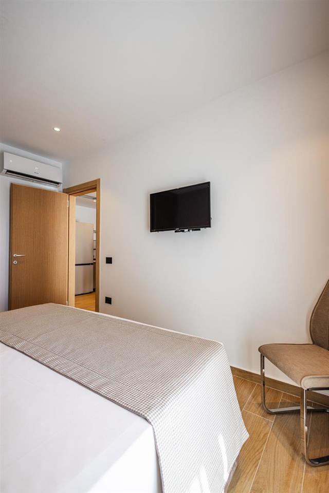 Apartament luksoz me qira, Golem