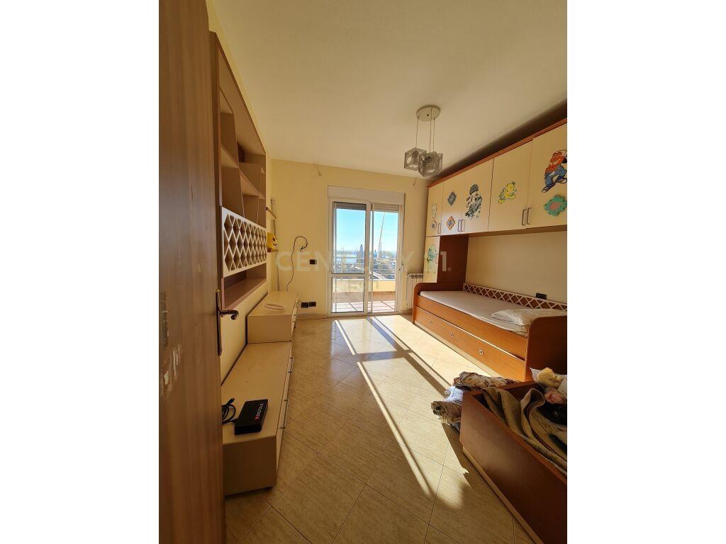 SHITET APARTAMENT 2+1+2 NE DURRES PAMJE DETI!