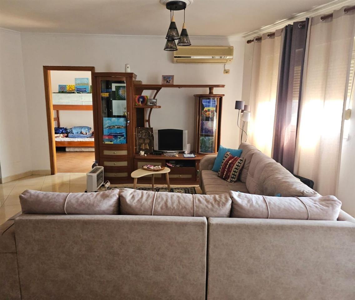 Apartament 2+1 me qera afer qendres