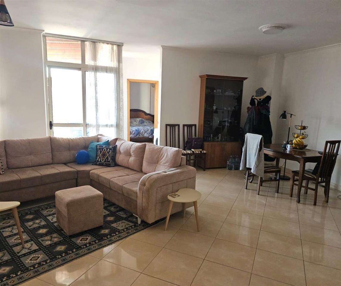 Apartament 2+1 me qera afer qendres