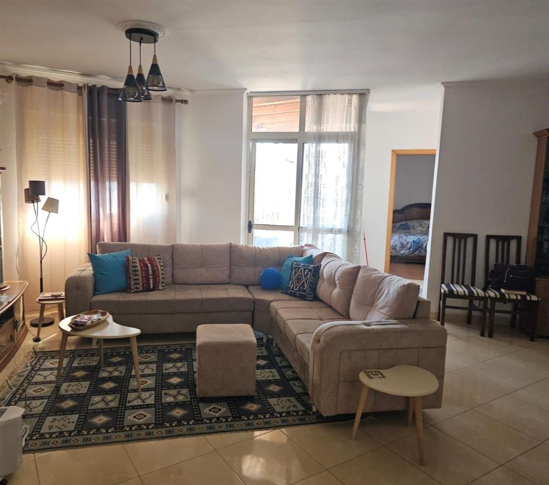 Apartament 2+1 me qera afer qendres