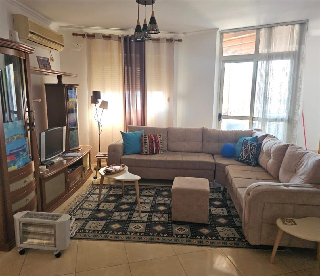 Apartament 2+1 me qera afer qendres
