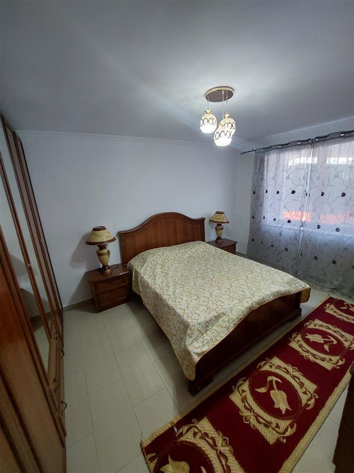 Shitet Apartamenti, Rruga e Kavajes